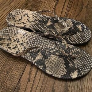 Vionic 8 Corfu Black Tan Snake Print Leather Thong Flip Flop  arch support EUC